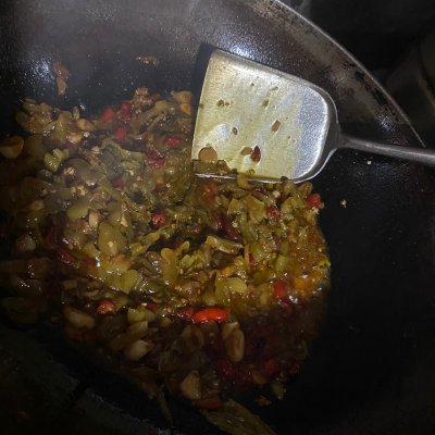 家常鯽魚(yú),家常鯽魚(yú)的做法和步驟
