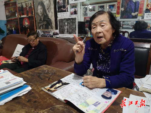 “红娘奶奶”也玩起了短视频，“甜蜜的事业”为近3000对男女找到幸福