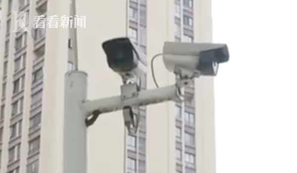 遭遇“高空吐痰”男子逼急用喇叭警告：敢做不敢当