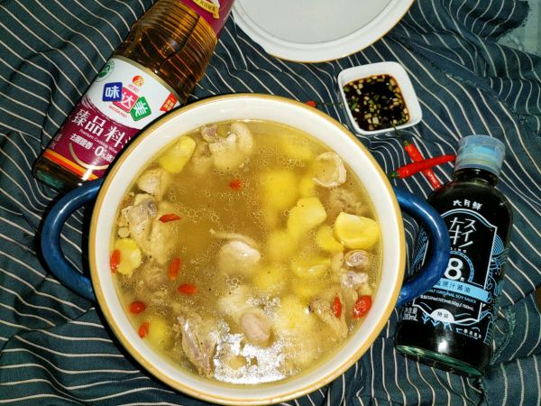 板栗燉雞,板栗燉雞的正宗做法