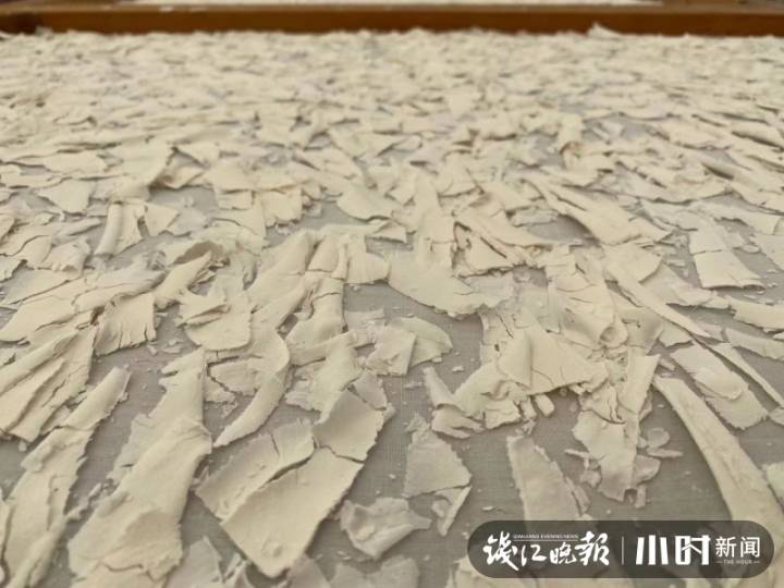 三家村手削藕粉上新，10斤鲜藕才能出1斤粉，泡一碗就是西湖的味道