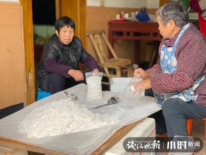 三家村手削藕粉上新，10斤鲜藕才能出1斤粉，泡一碗就是西湖的味道