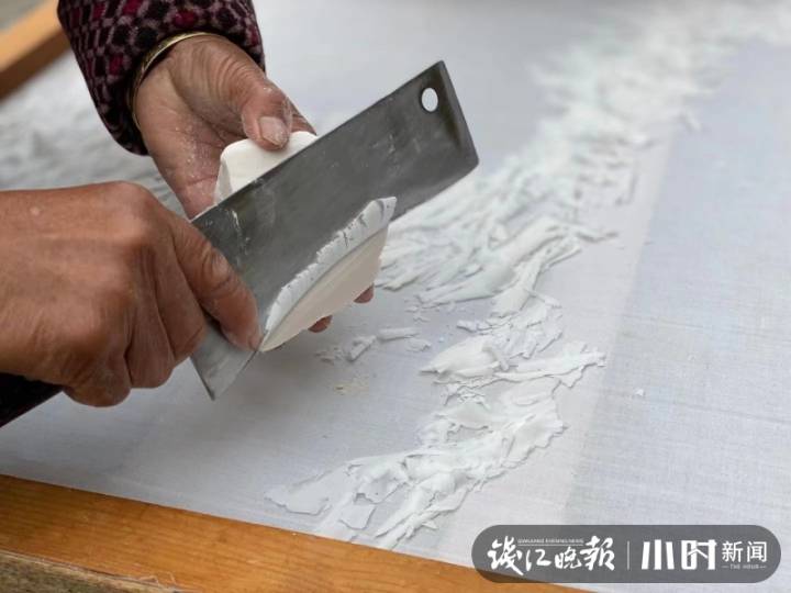 三家村手削藕粉上新，10斤鲜藕才能出1斤粉，泡一碗就是西湖的味道