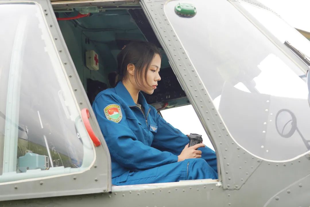 陆军飞行员小姐姐，惊艳全网