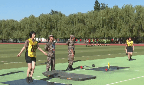 陆军飞行员小姐姐，惊艳全网