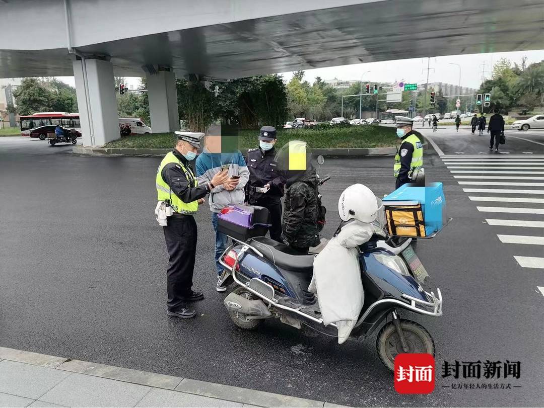 成都闯红灯扣几分,成都闯红灯扣几分罚多少钱