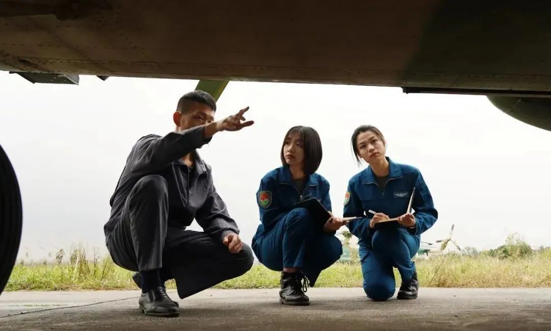 陆军飞行员小姐姐，惊艳全网