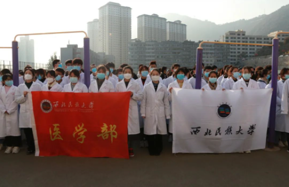 一万多名大学生连夜请战，微信群爆满！