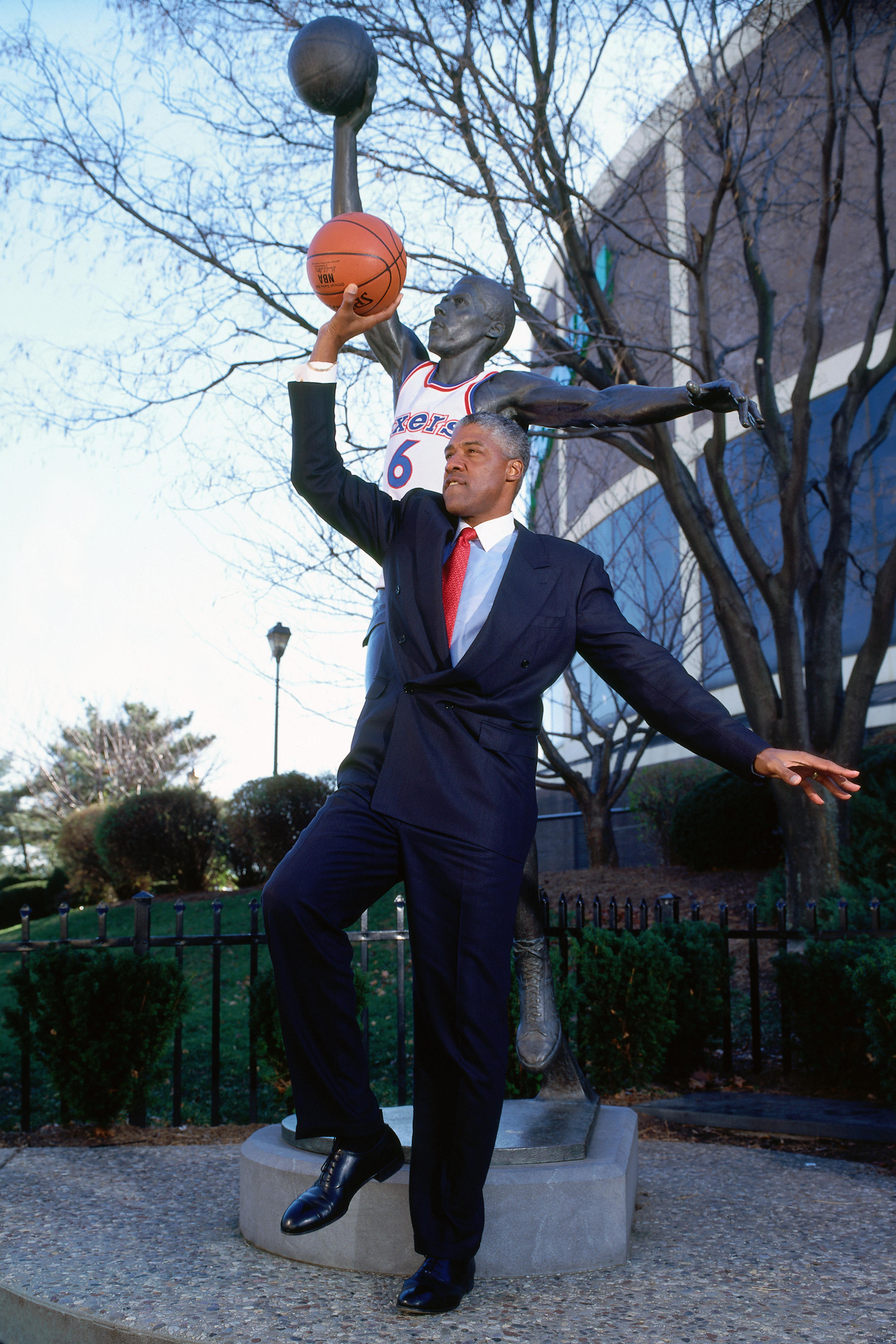 今天我们来了解篮球史上的"j博士"——朱利叶斯-欧文