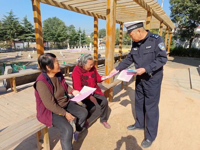 最新通许半天班招聘（我为群众办实事丨群众送锦旗到交警队）