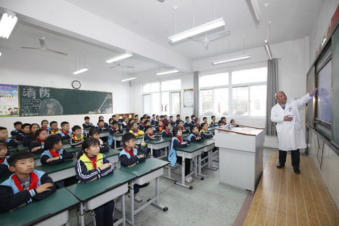 枣庄市台儿庄区中医院联合区明远实验小学，开展“中医药文化进校园”科普活动