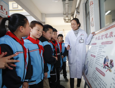 枣庄市台儿庄区中医院联合区明远实验小学，开展“中医药文化进校园”科普活动
