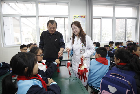 枣庄市台儿庄区中医院联合区明远实验小学，开展“中医药文化进校园”科普活动
