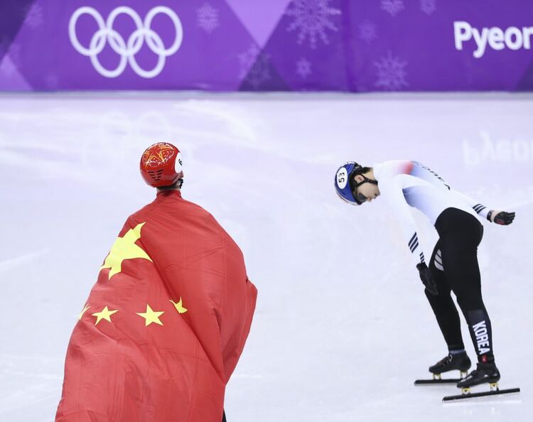 英文奖牌上可以写什么(中国选手拿过的冬奥 牌，都长啥样？)