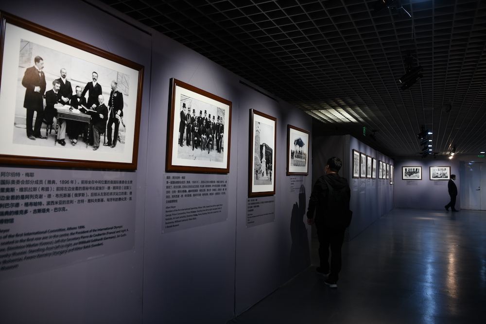 北京奥运会纪念册有哪些(北京国际摄影周主题展聚焦冬奥文化 1896年首届奥运会珍贵图片亮相)