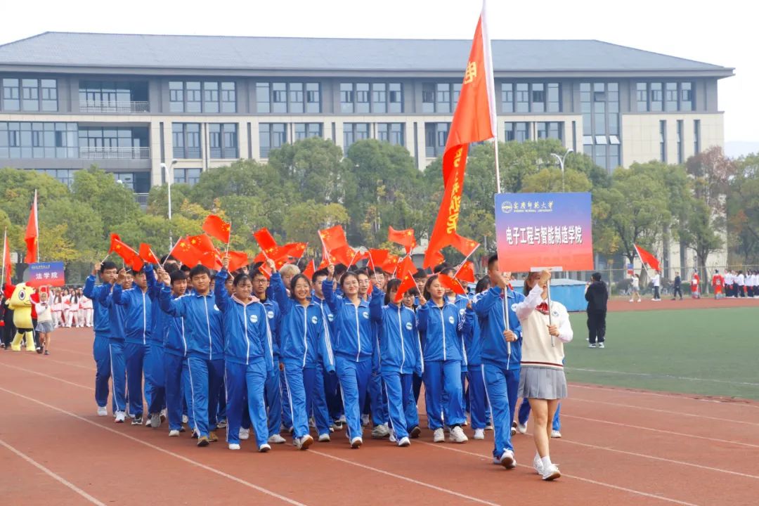 直击校运会开幕 | 少年意气强不羁，运动场上展风采