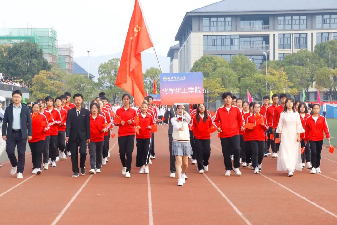 直击校运会开幕 | 少年意气强不羁，运动场上展风采