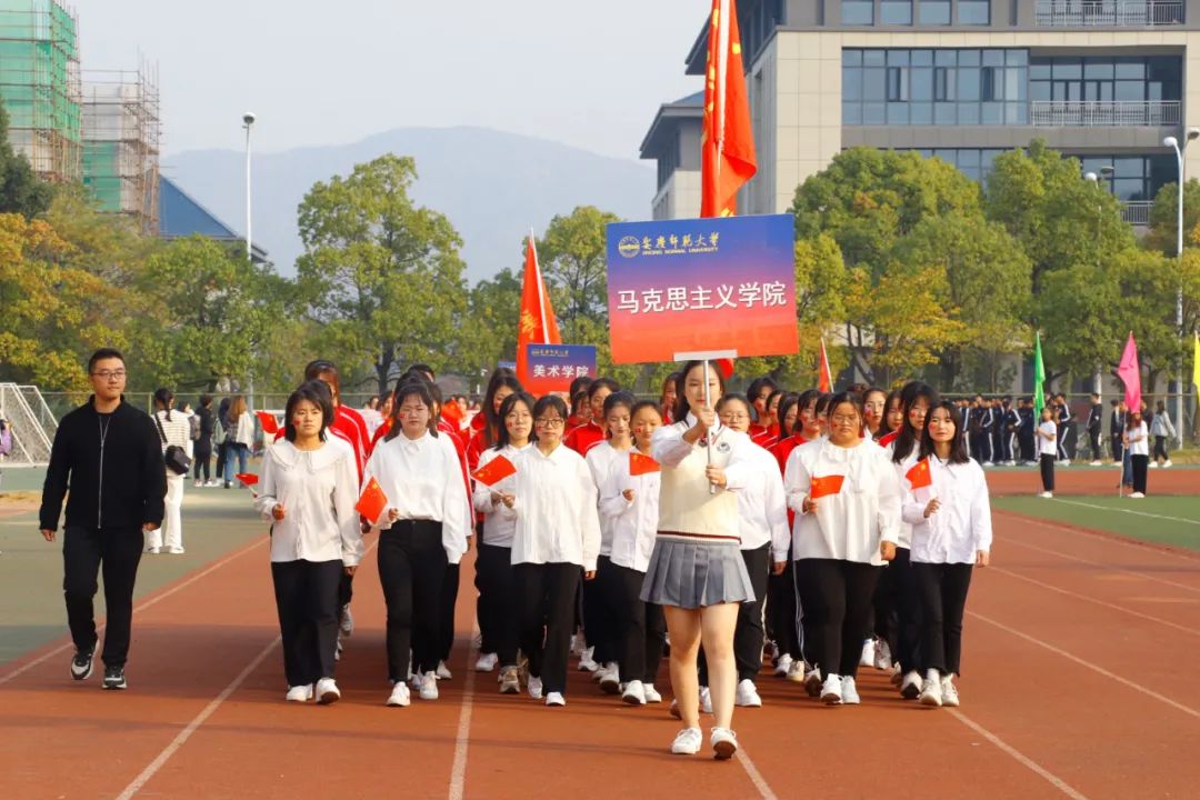 直击校运会开幕 | 少年意气强不羁，运动场上展风采