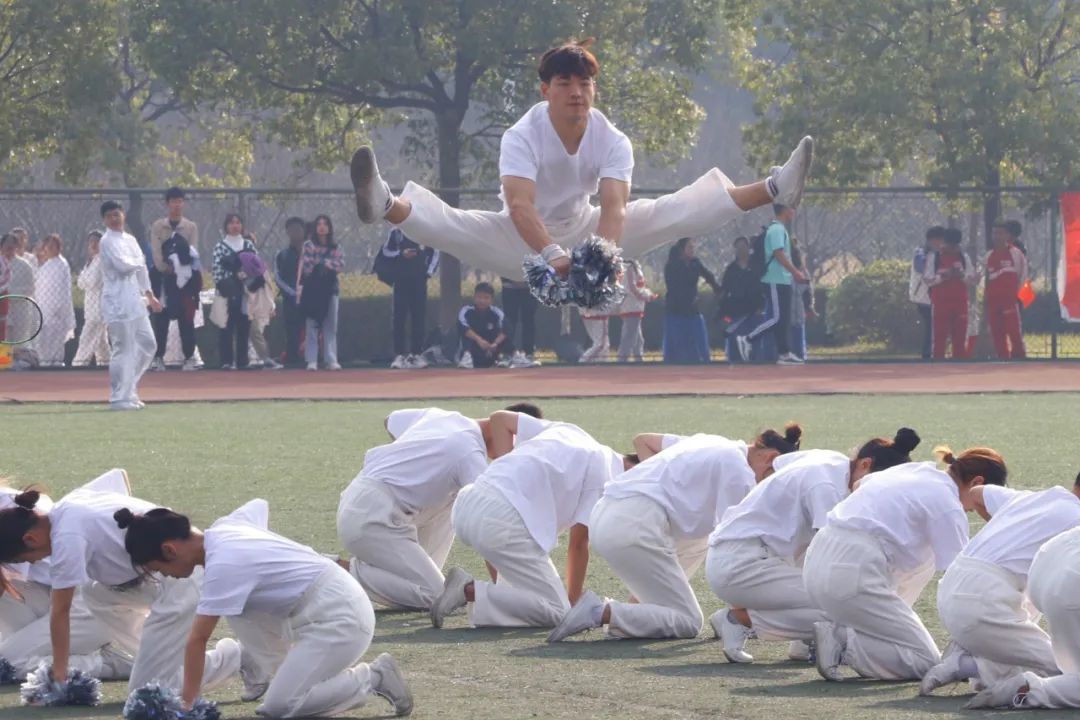 直击校运会开幕 | 少年意气强不羁，运动场上展风采