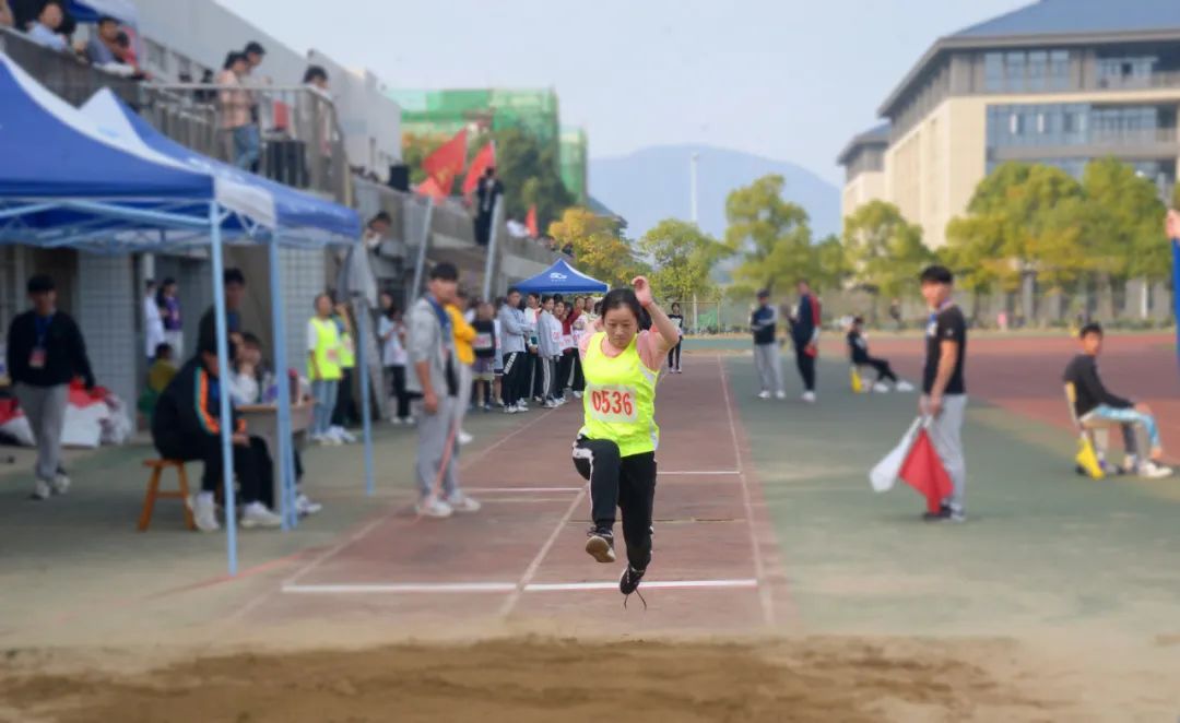 直击校运会开幕 | 少年意气强不羁，运动场上展风采