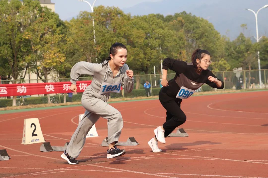 直击校运会开幕 | 少年意气强不羁，运动场上展风采