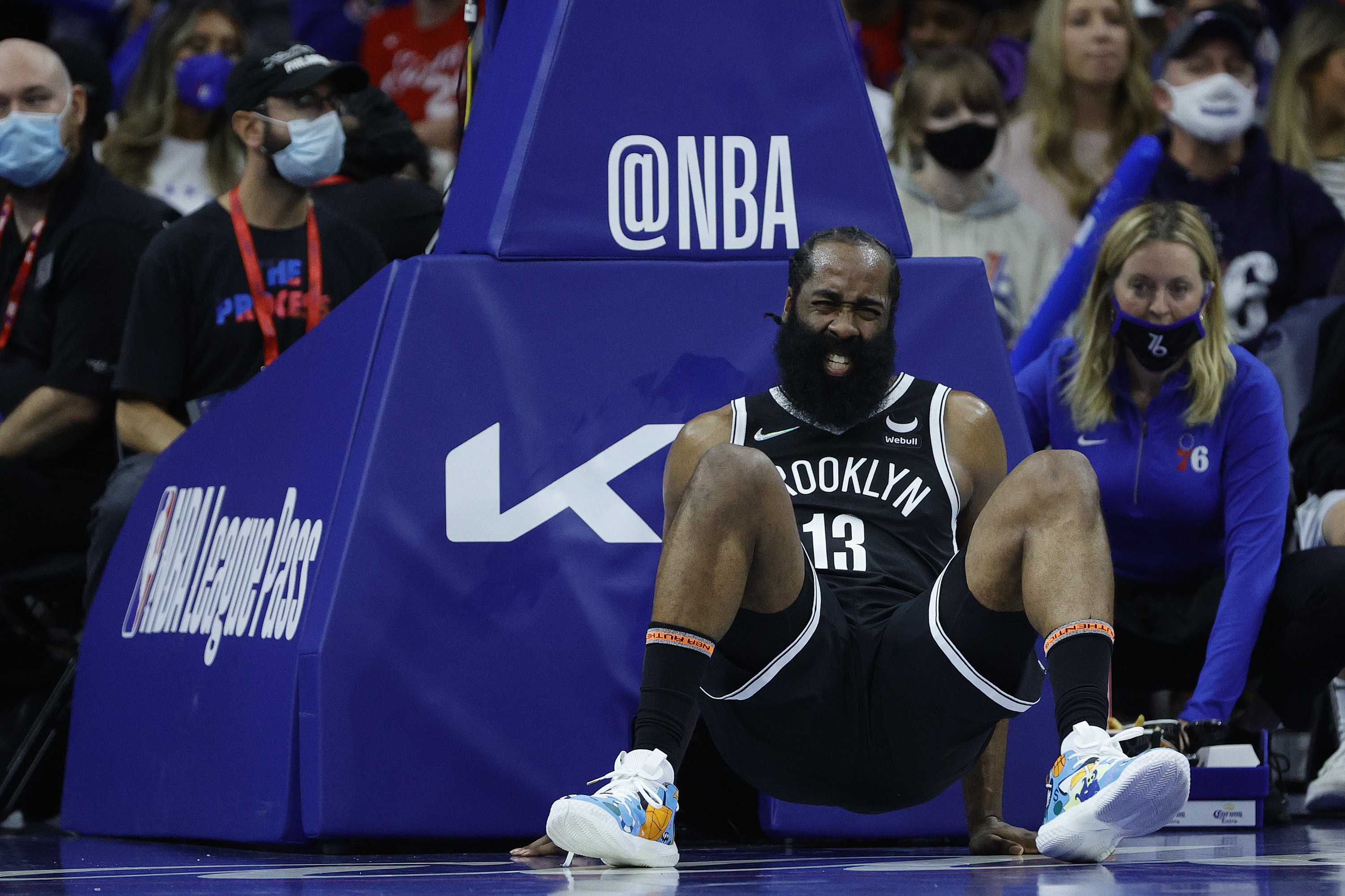 nba为什么碰瓷（NBA不让“碰瓷”骗犯规，听不到哨的哈登，不会打球了？）