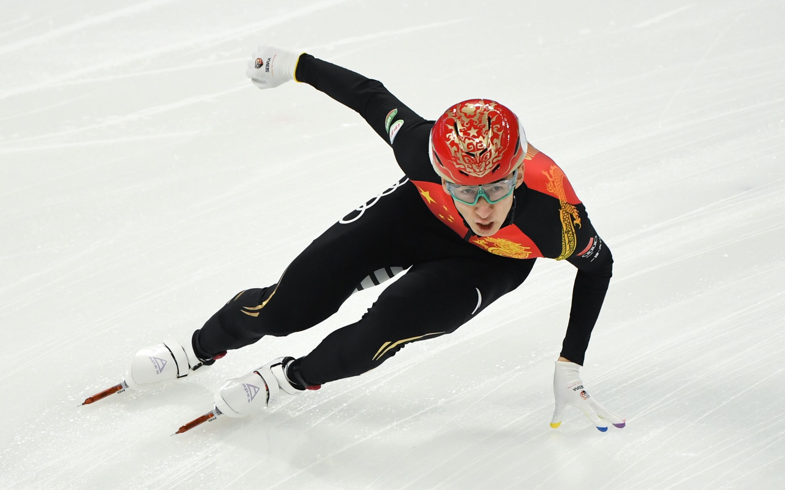 速滑世界杯日本站男队武大靖领衔(短道速滑队时隔两年出国参赛，武大靖500米涉险晋级)