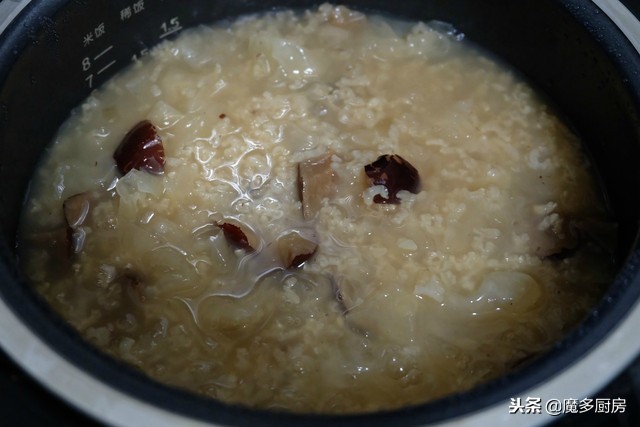 銀耳紅棗粥這麼煮,簡單好做又營養,清晨起床就能喝到營養粥!