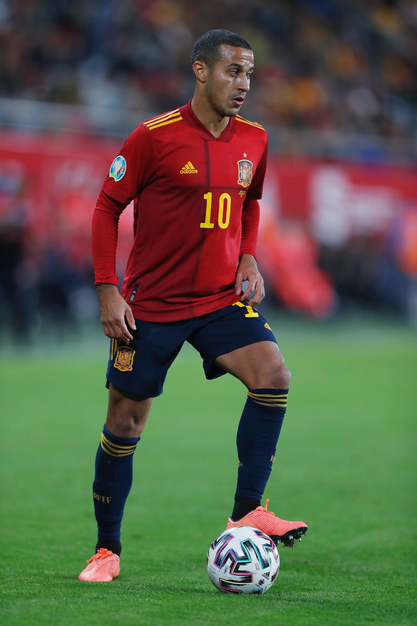 给男朋友画足球球衣简笔画（这件球衣，手绘的）