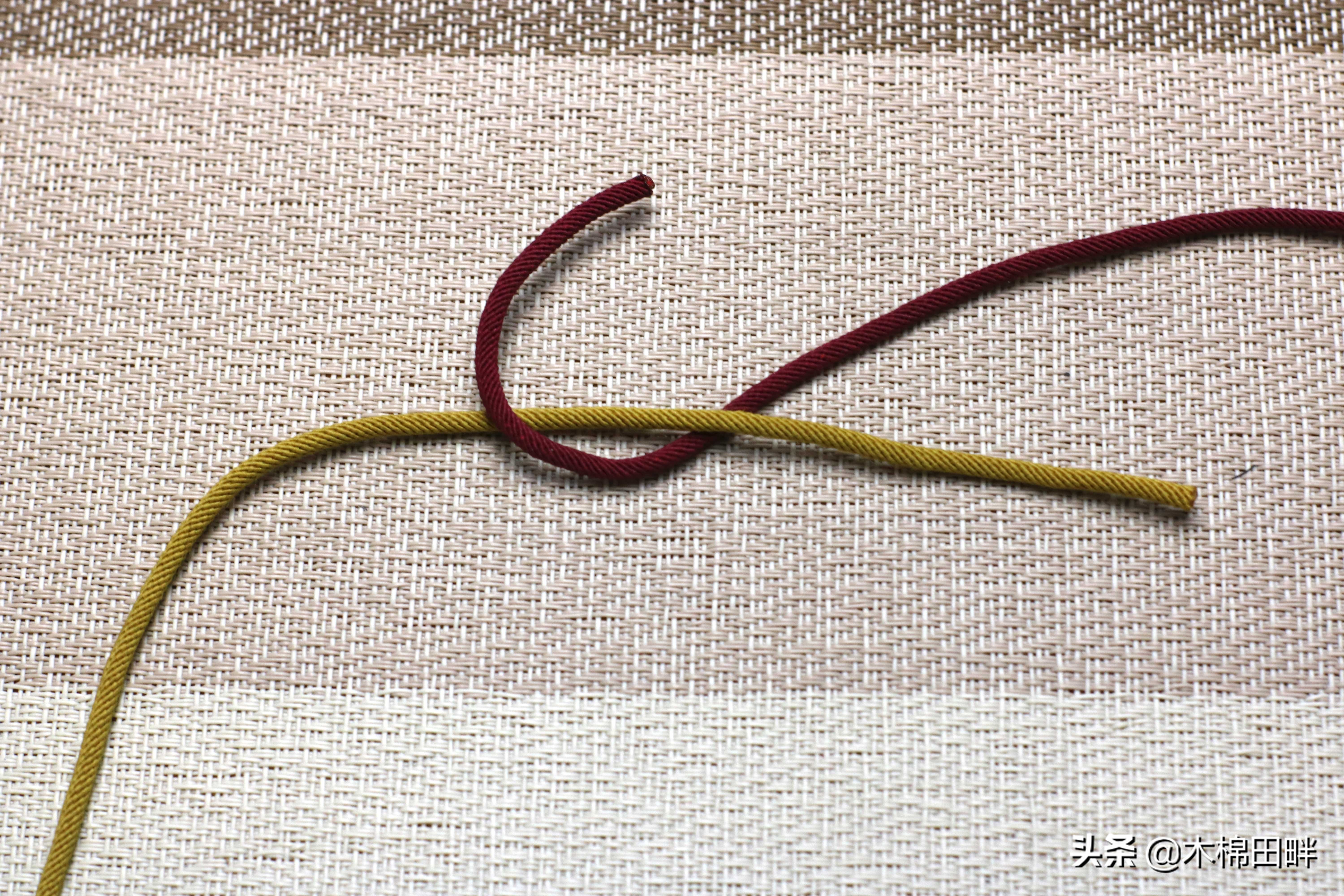 双重马具衔接结人们为了连接两根绳子,创造很多打结手法,双重马具衔接