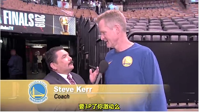 庫里脫口秀采訪（NBA總決賽爆笑采訪：庫里為詹皇簽名，一問題讓勇士眾將面紅耳赤）