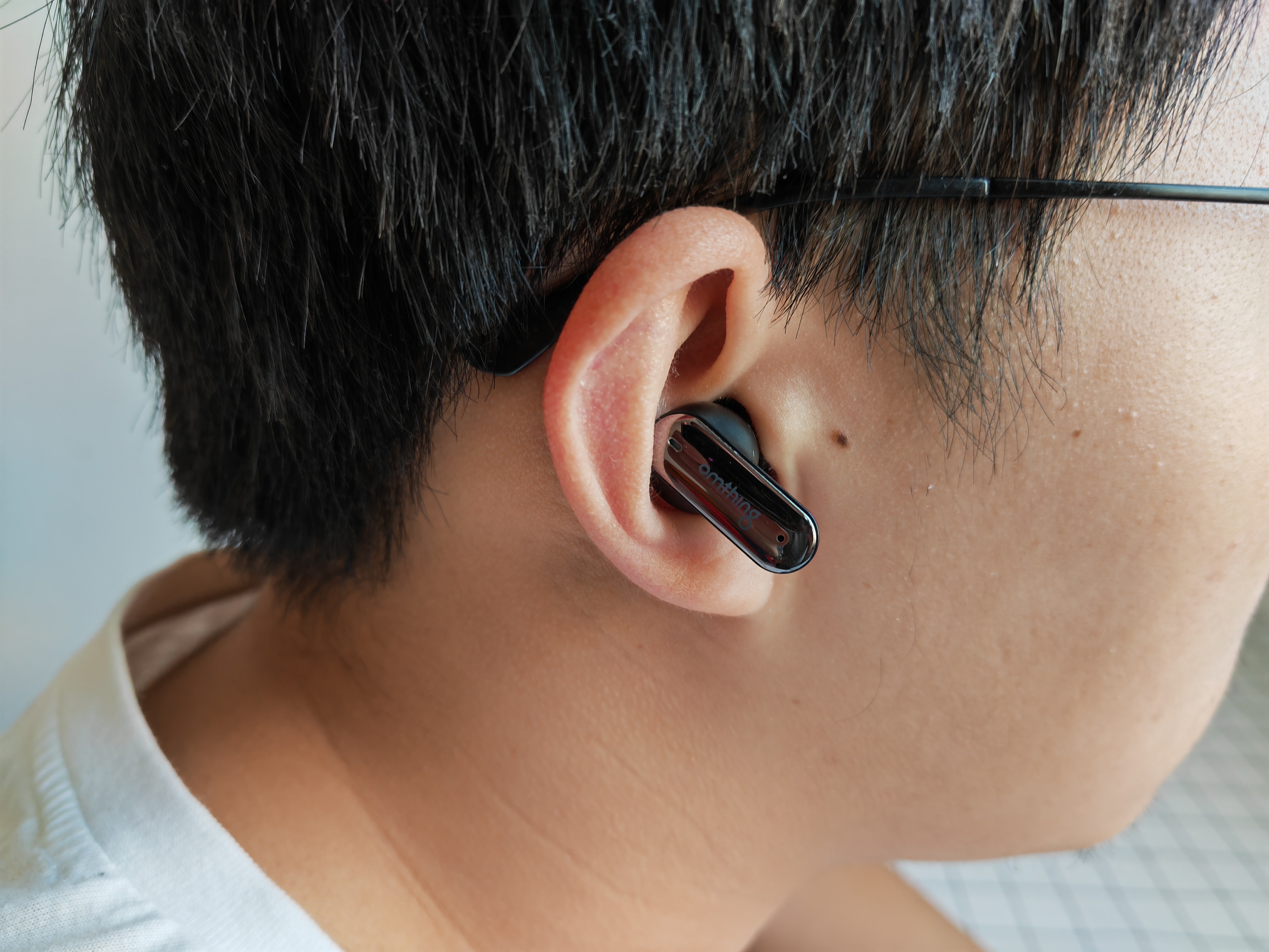 万魔声学旗下子品牌omthing推出首款主动降噪耳机AirFree