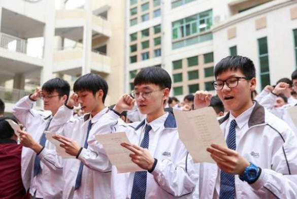 高考史上分数最高的两个人，一个749分一个750分，如今怎么样了