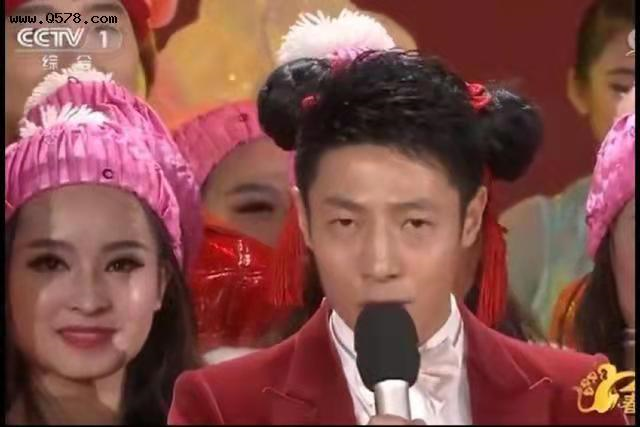 18岁保送北大，娶外国妻子生下龙凤胎，撒贝宁才是人生大赢家