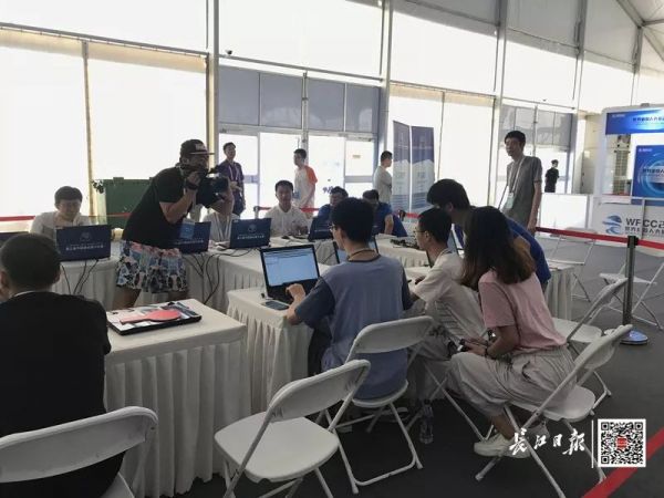世界杯殘疾少年開球（全國第一！華科天才少年干的這件事“想想”就很激動）
