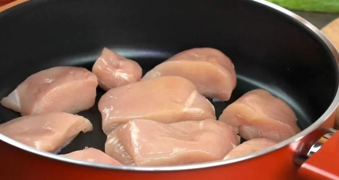 水煮鸡胸肉一般煮几分钟(如何煮鸡胸肉？(一))