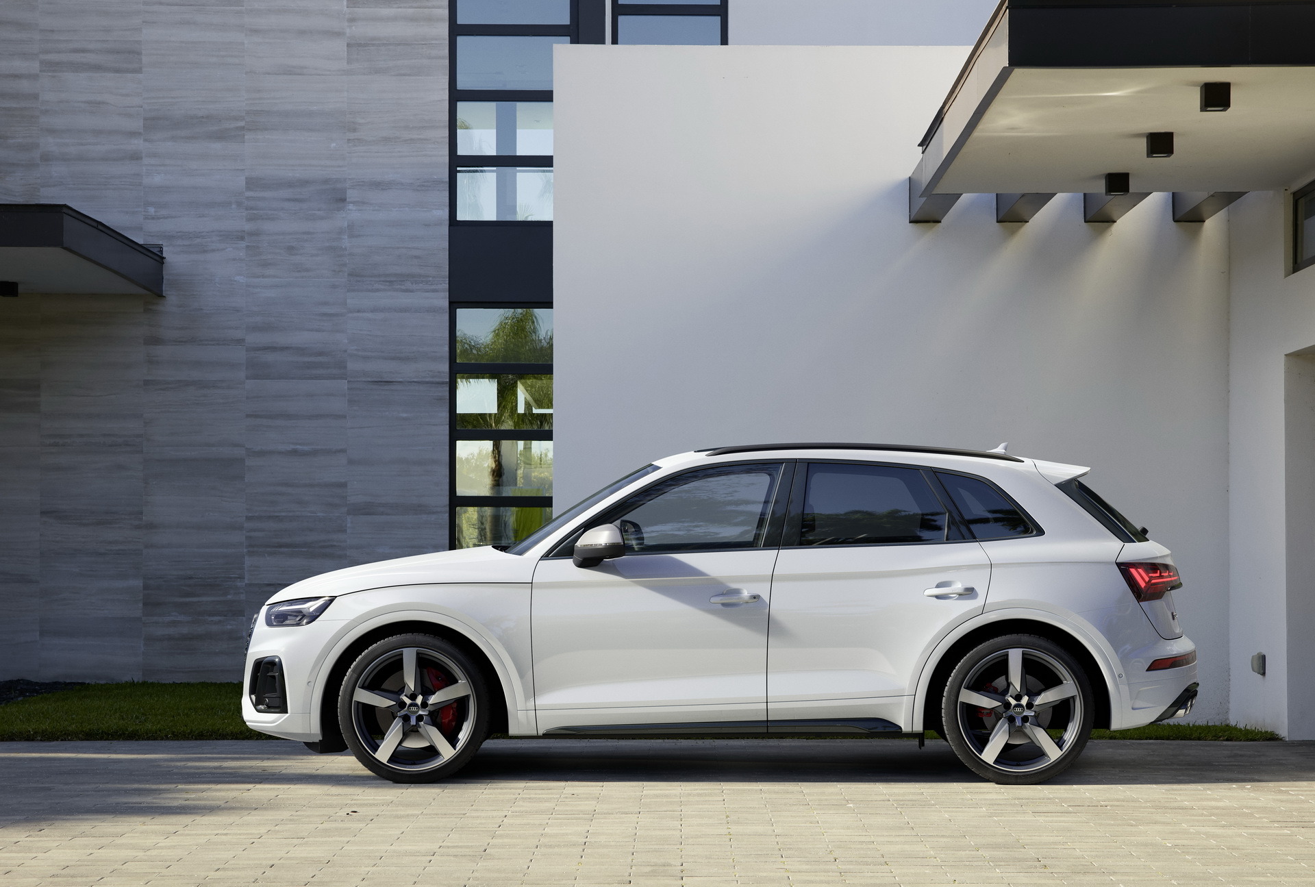 2021款奥迪SQ5：真的就是一款只有性能升级的Q5吗？