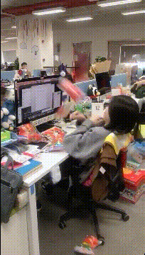 “假如你被关进精神病院，请用一句话证明自己不是”！神评太逗了