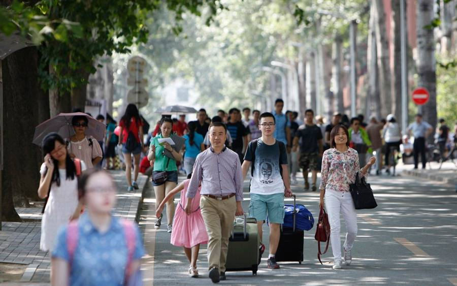培养一个本科大学生，四年下来会花多少钱，看完方知父母的不易