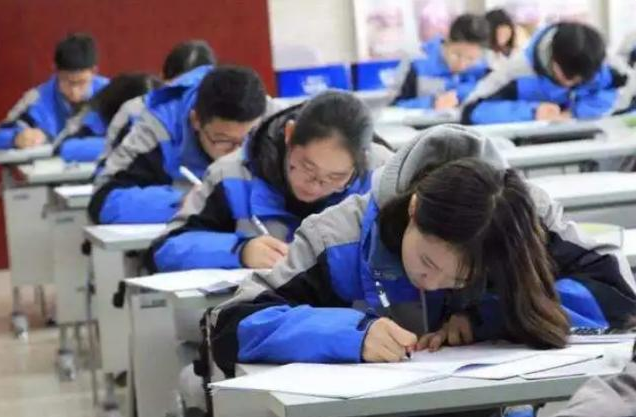 高考不能“复读”已成定局？官方做出回应，家长们表示喜忧参半