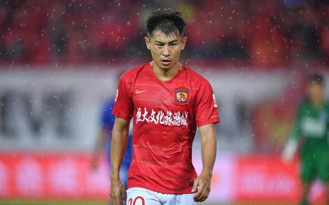 2012广州恒大球员(恒大开除强力中场,四国脚违反交通法规被处罚,其中