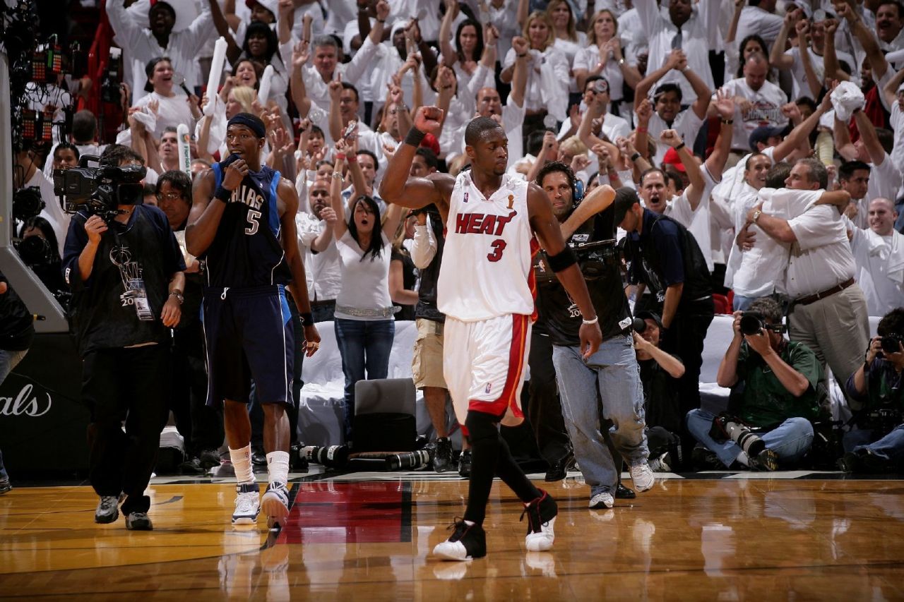 2006年NBA总决赛录像回放(06年总决赛热火对阵小牛，德维恩韦德封神之战)