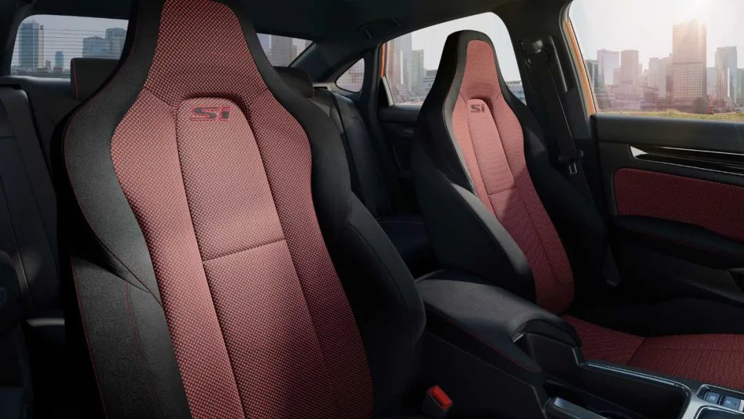 全新宝马M135i xDrive官图发布；大众T-ROC探歌新车型上市