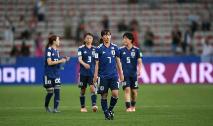 日本女足上届世界杯成绩(0-2，日本女足轰然倒下：球员失落球迷绝望，成绩不如中国女足)