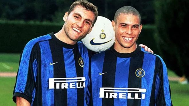 90年意大利世界杯参赛队合影（1990年代意甲有多威？）