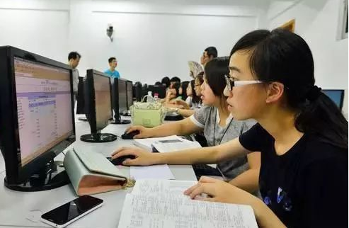 学校面积（我国5所）