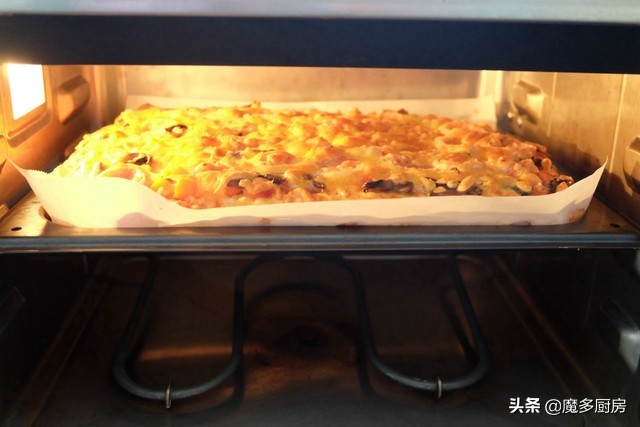 披萨别再去買了，手把手教你在家做，用料十足，比外面卖的更好吃