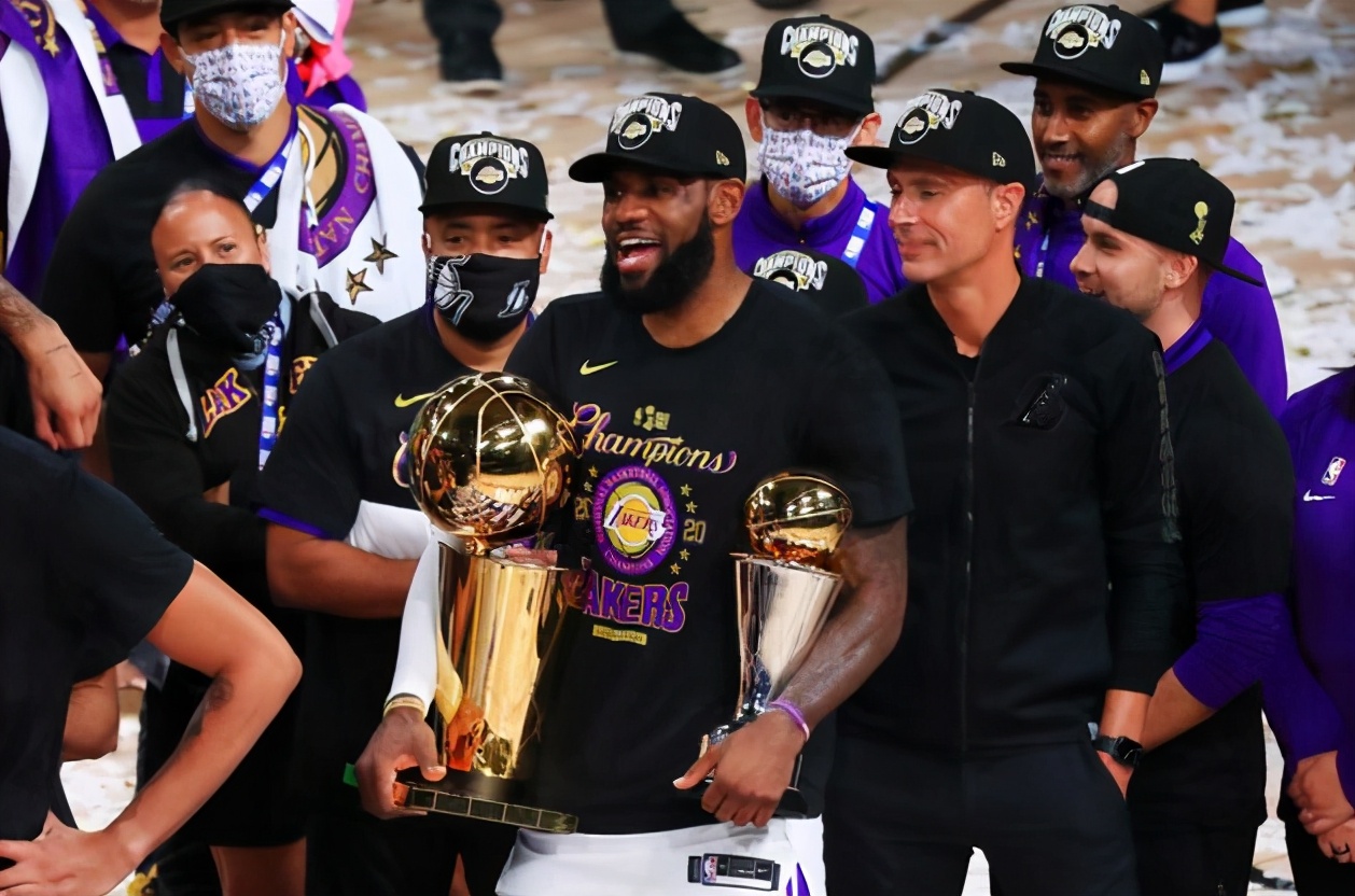 nba现役最强后卫有哪些(NBA现役最强5人组，该由哪5名球星组成？库里詹皇入选无争议)