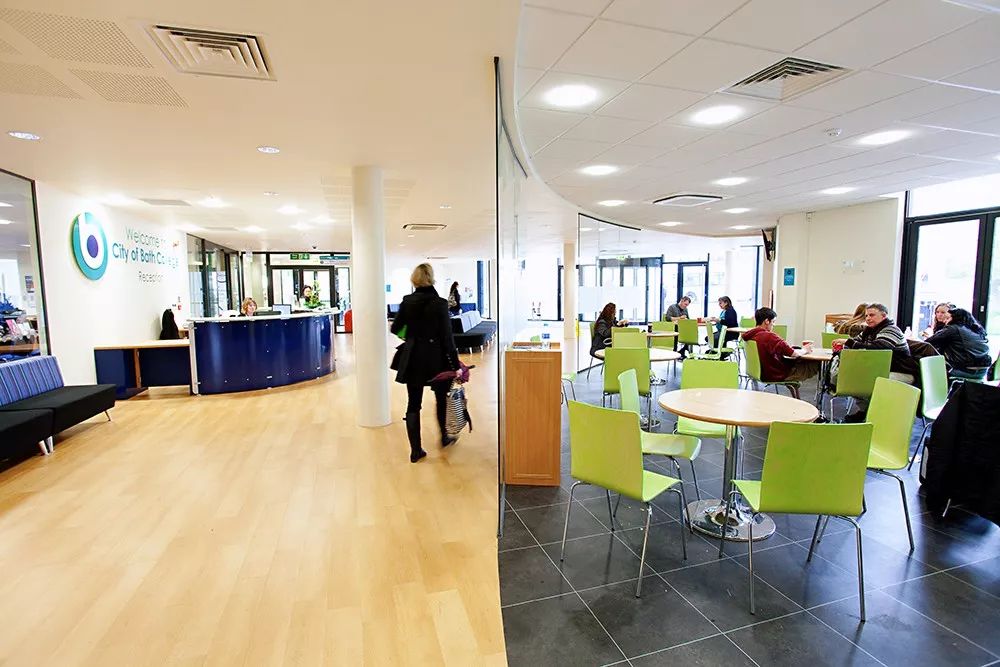 公立丨巴斯学院