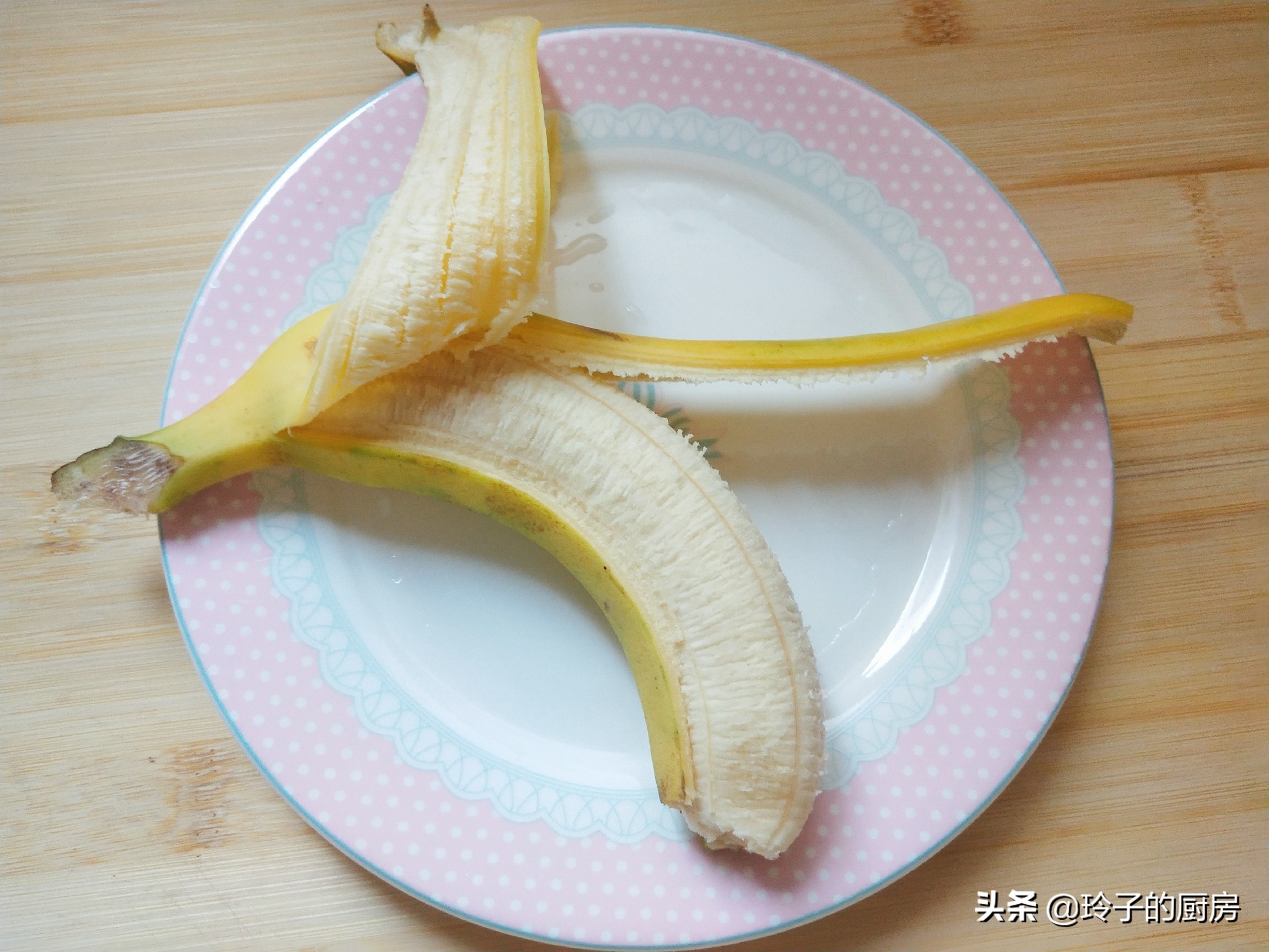 油炸香蕉酥的做法（2根香蕉教你做最好吃的香蕉酥）